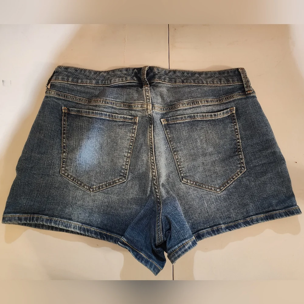 Torrid Women's High-Waisted Demin Shorts - Picture 3 of 8